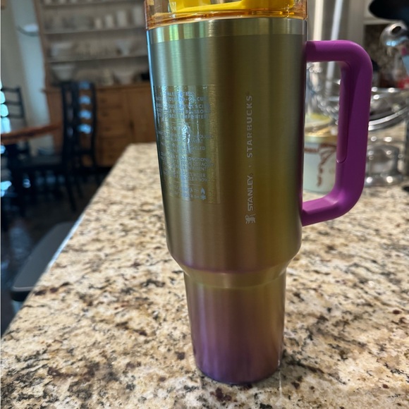 Brand New Sunset gradient Stanley. Never used! Perfect condition - Picture 5 of 5